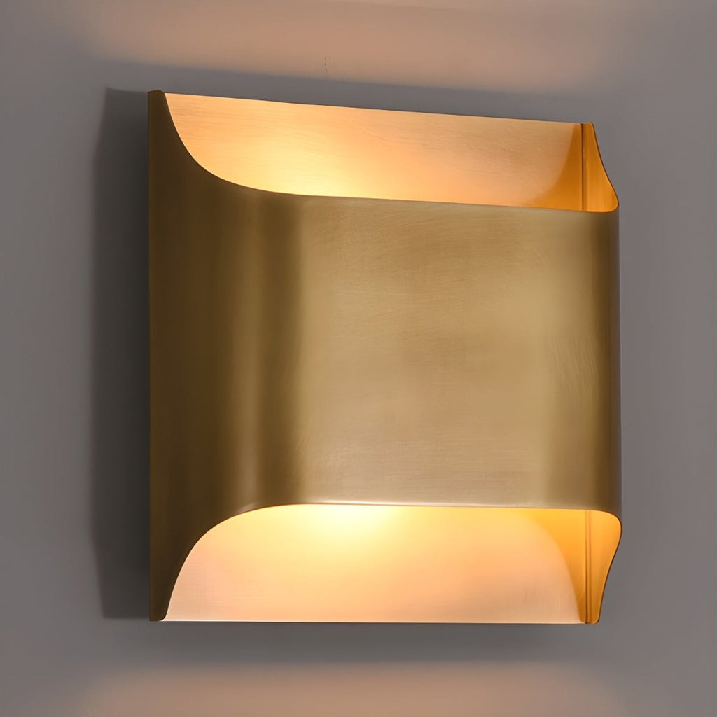Messing-Wandleuchte mit sanftem LED-Bogen für Flure und Wohnzimmer