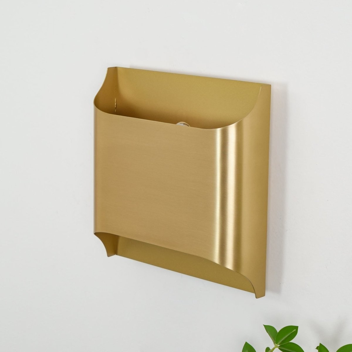 Messing-Wandleuchte mit sanftem LED-Bogen für Flure und Wohnzimmer