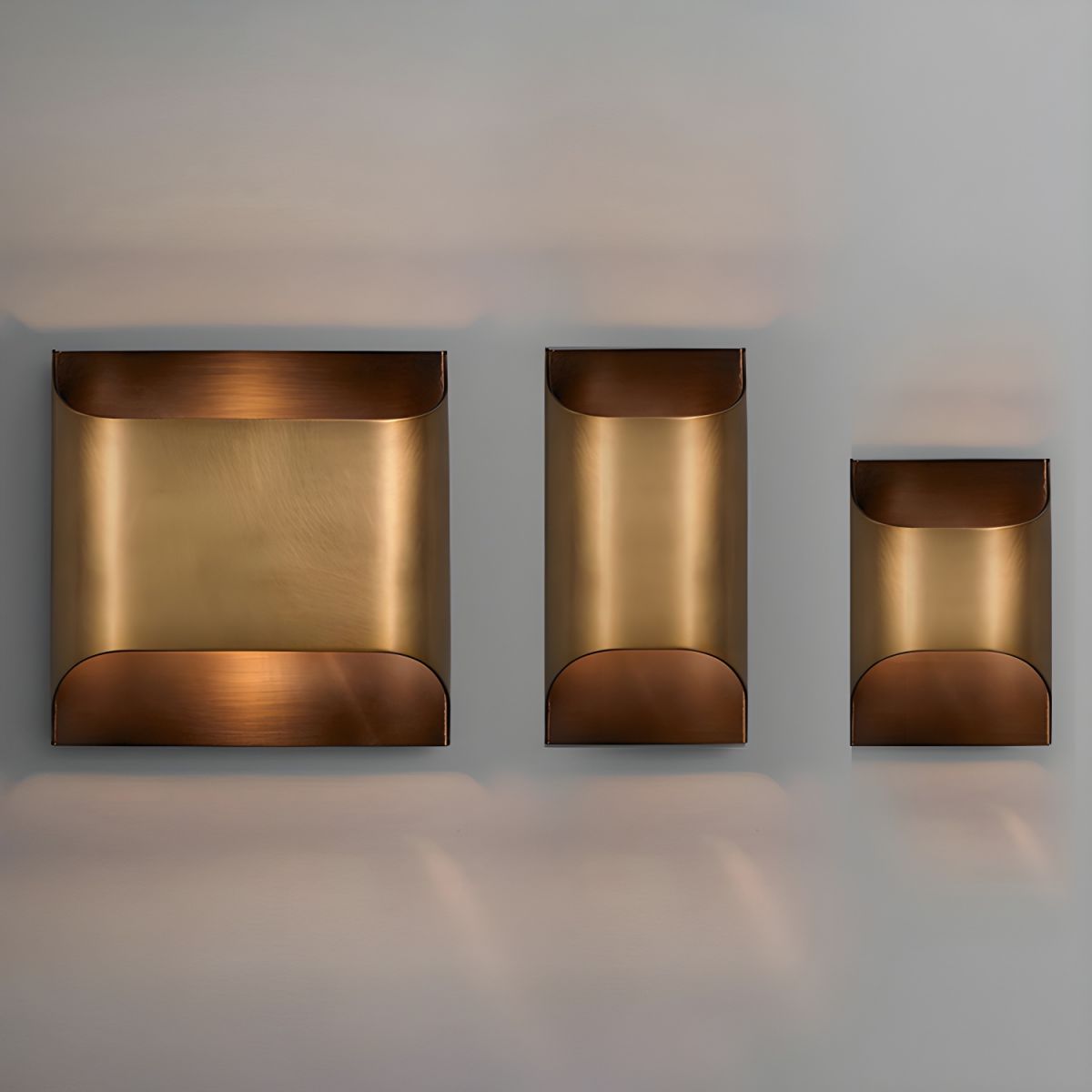 Messing-Wandleuchte mit sanftem LED-Bogen für Flure und Wohnzimmer