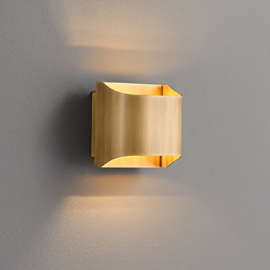Messing-Wandleuchte mit sanftem LED-Bogen für Flure und Wohnzimmer