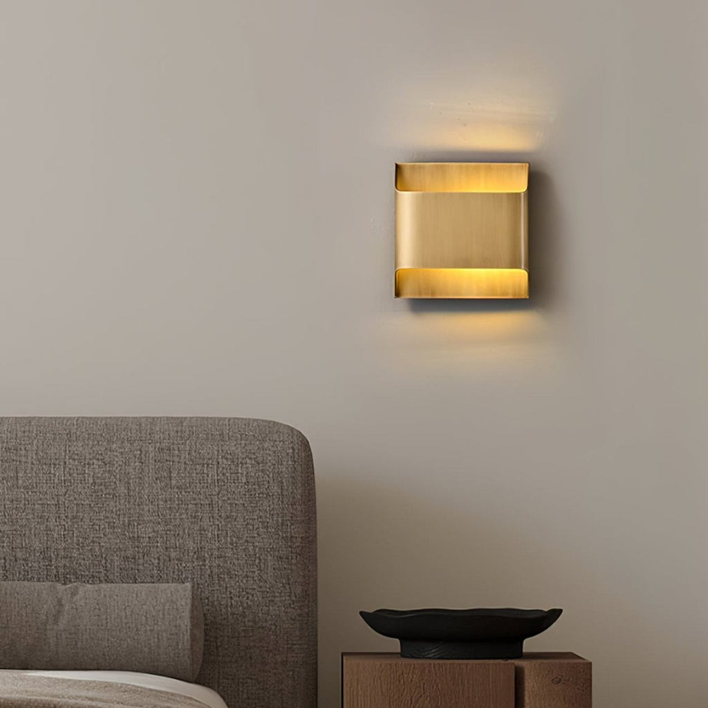 Messing-Wandleuchte mit sanftem LED-Bogen für Flure und Wohnzimmer