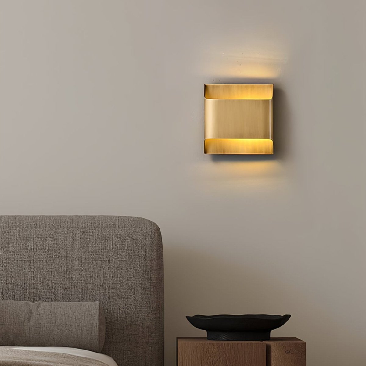 Messing-Wandleuchte mit sanftem LED-Bogen für Flure und Wohnzimmer