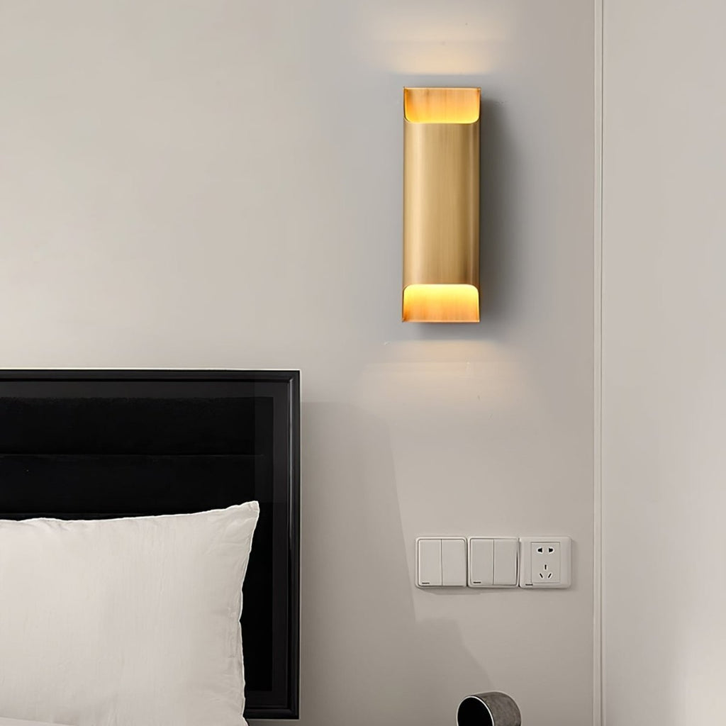 Messing-Wandleuchte mit sanftem LED-Bogen für Flure und Wohnzimmer