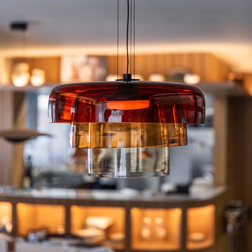 Závěsné světlo ve stylu Bauhaus se třemi barevnými skleněnými patry