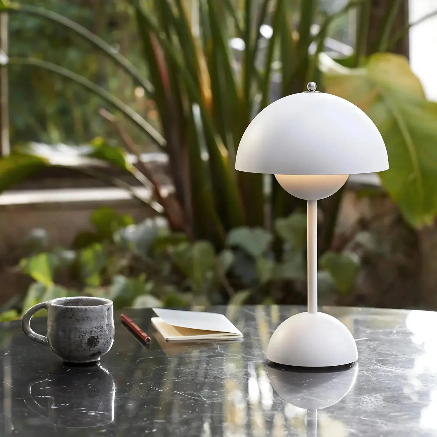 Lumera | Moderne LED Bordlampe med Minimalistisk Stemningsdesign