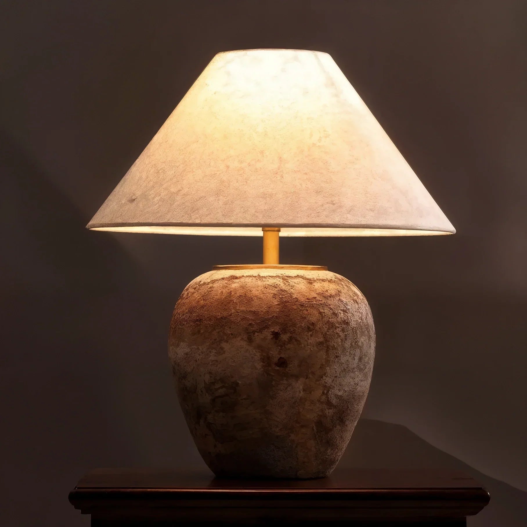 Senioren LED Tischlampe mit elegantem Design für moderne Räume