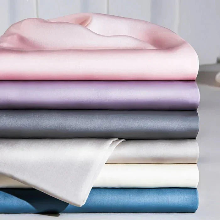 CoolSilk is-silke satenglaken med elastisk passform for varme sovende