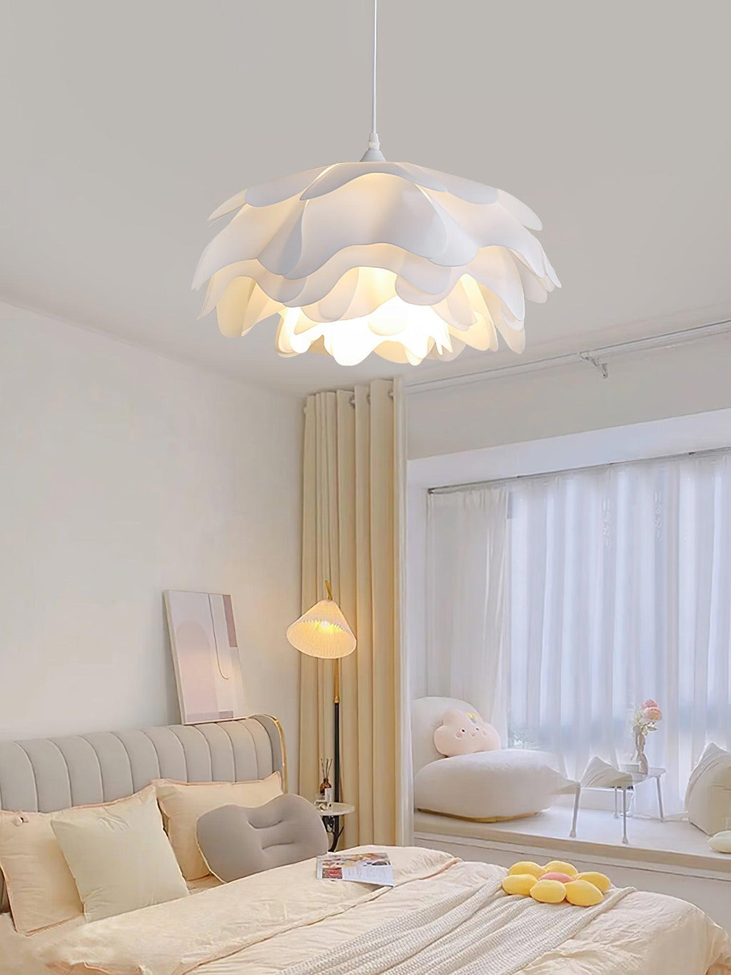 Blossom-Shaped White Pendant Light | Orntli