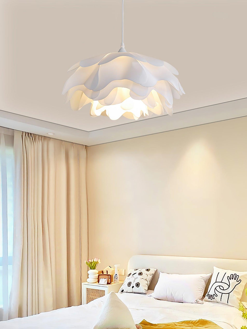 Blossom-Shaped White Pendant Light | Orntli