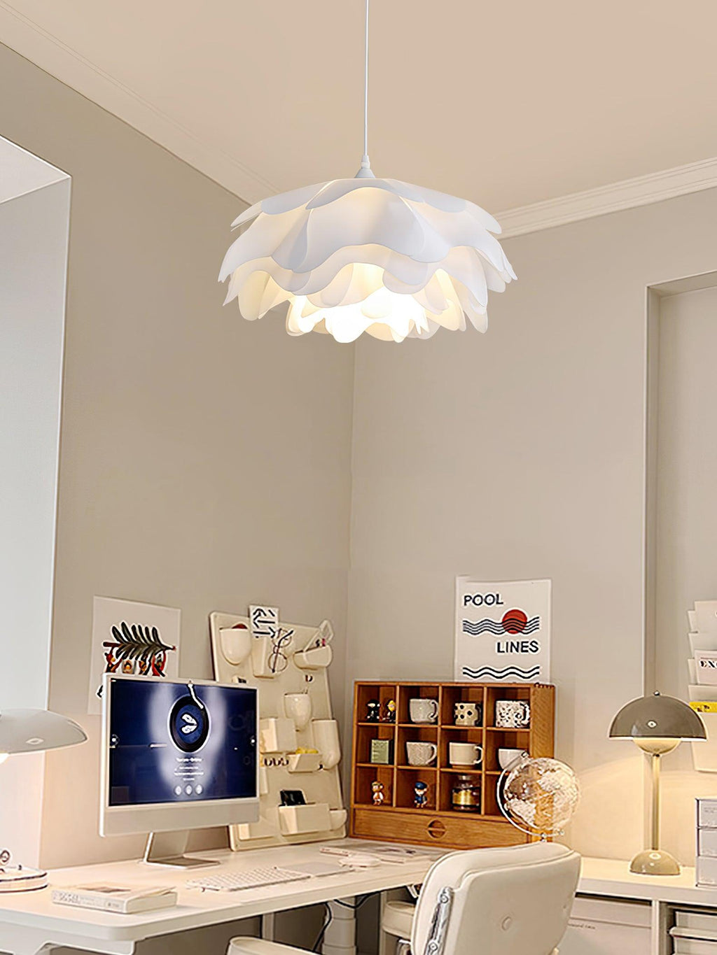 Blossom-Shaped White Pendant Light | Orntli