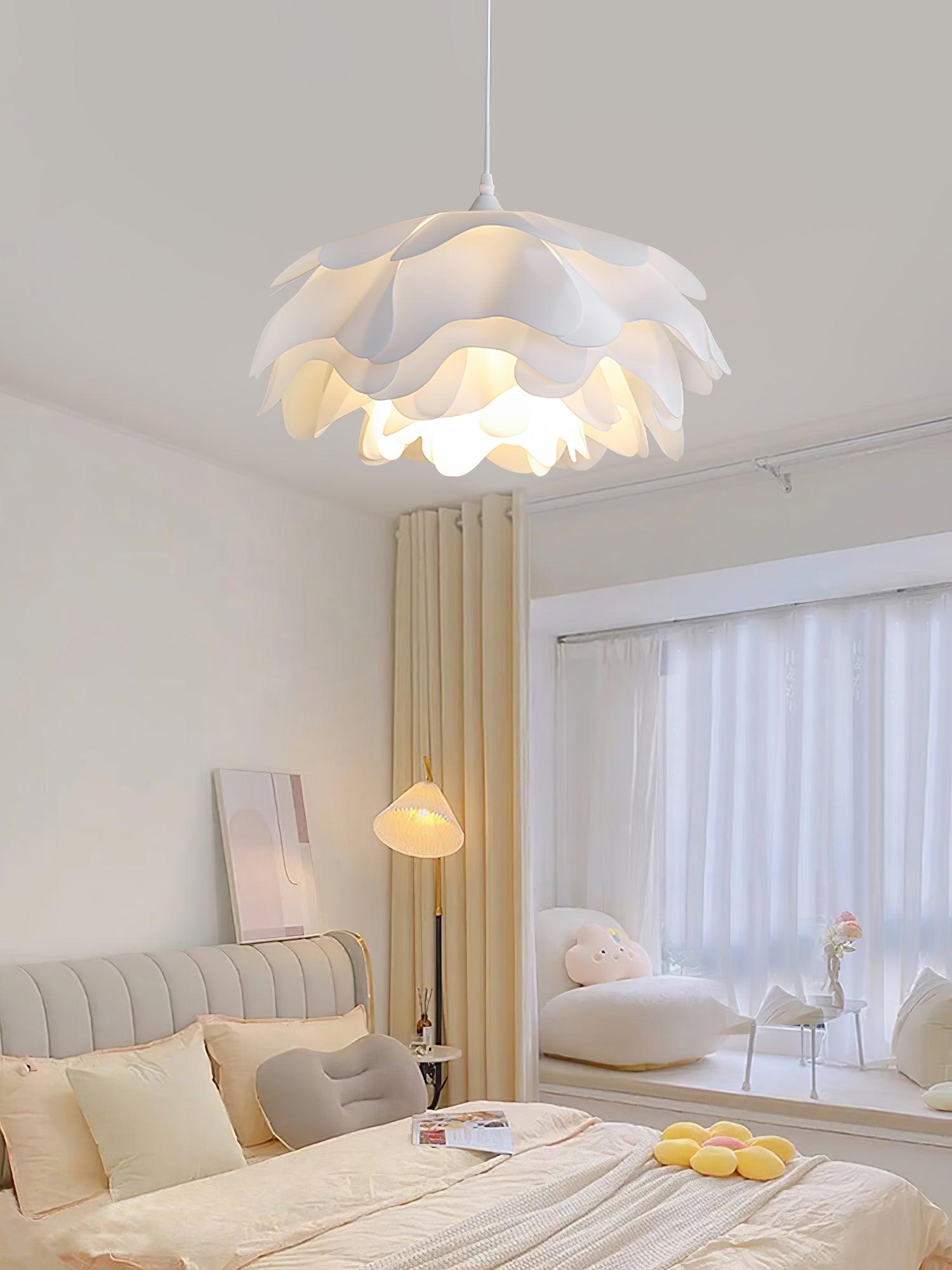 Blossom-Shaped White Pendant Light | Orntli
