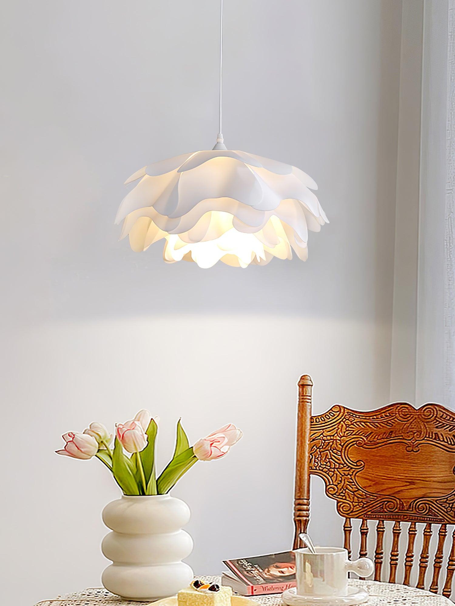 Blossom-Shaped White Pendant Light | Orntli