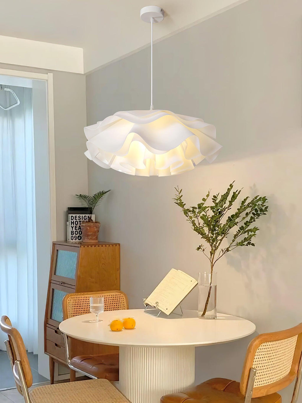 Blossom-Shaped White Pendant Light | Orntli