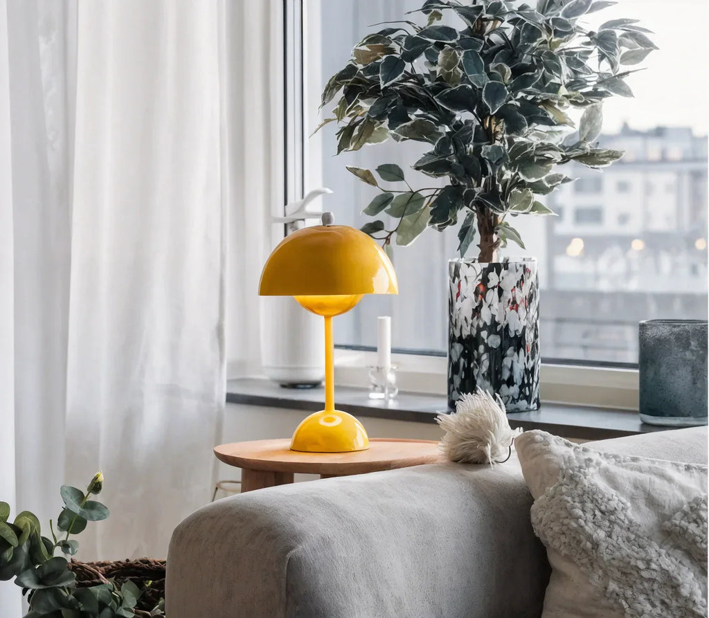 Flowerbud LED-Tischlampe mit Umgebungslicht für ruhige Wohnbereiche