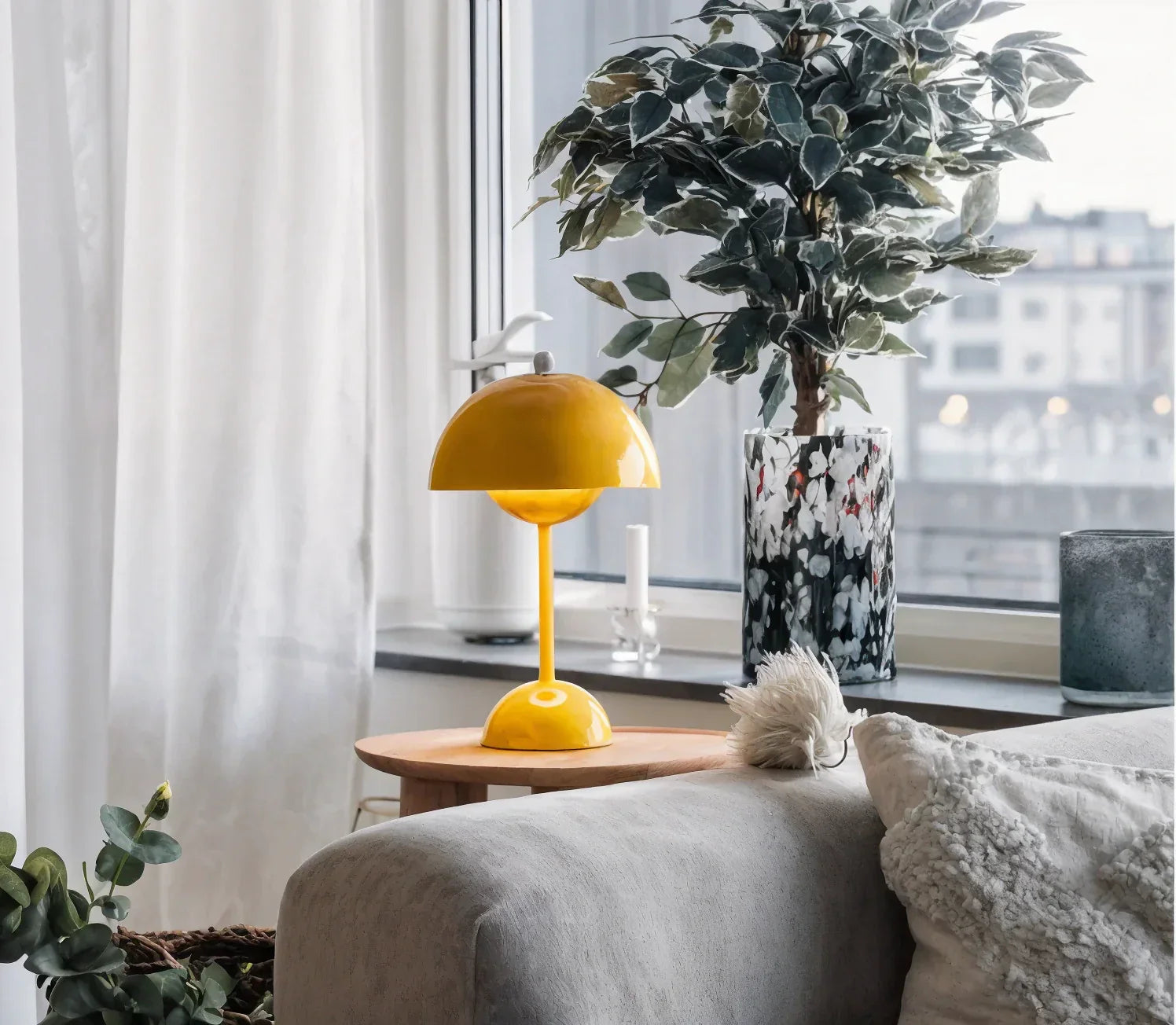 Flowerbud LED-Tischlampe mit Umgebungslicht für ruhige Wohnbereiche