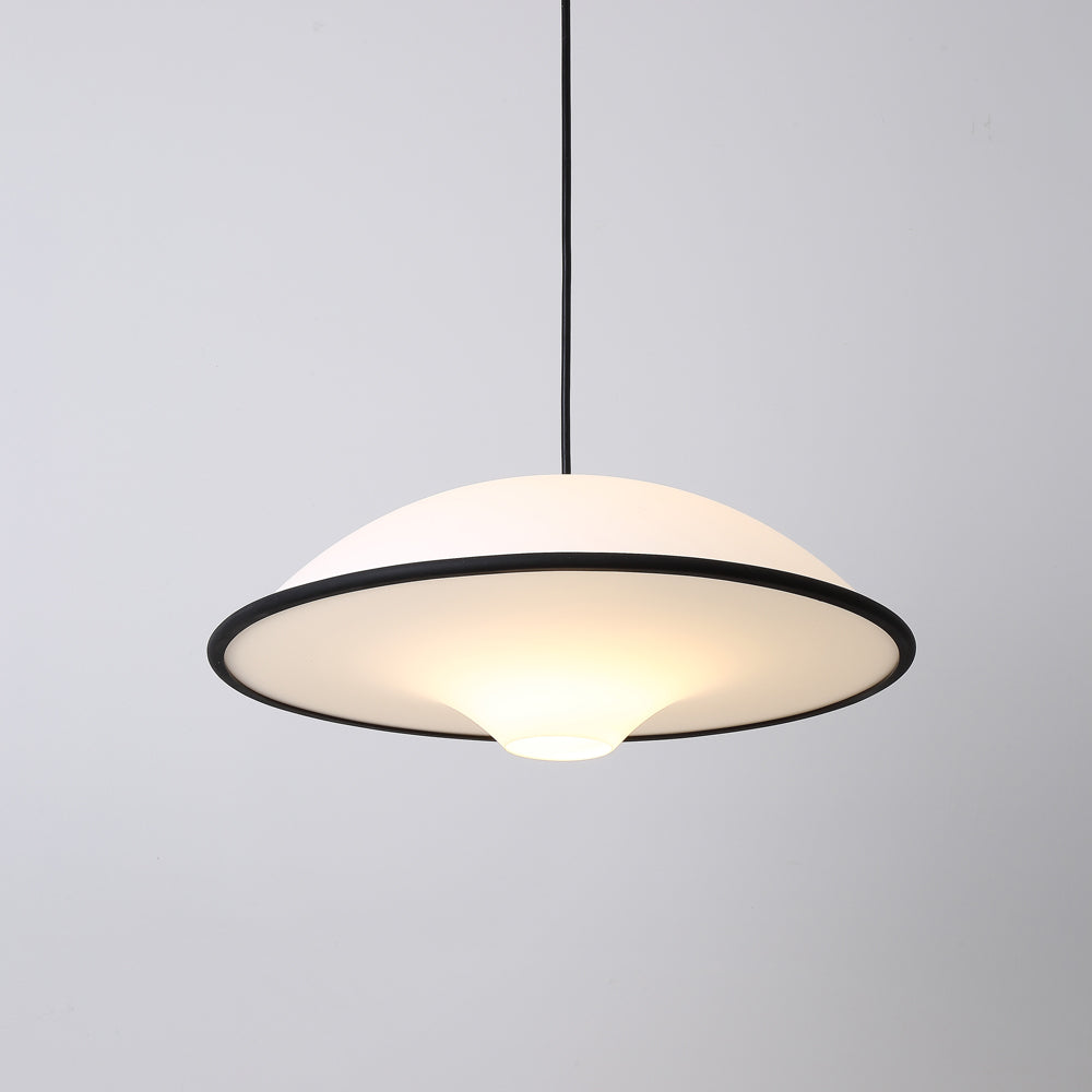 Novara | Minimalistisk UFO pendellampe med svart kant