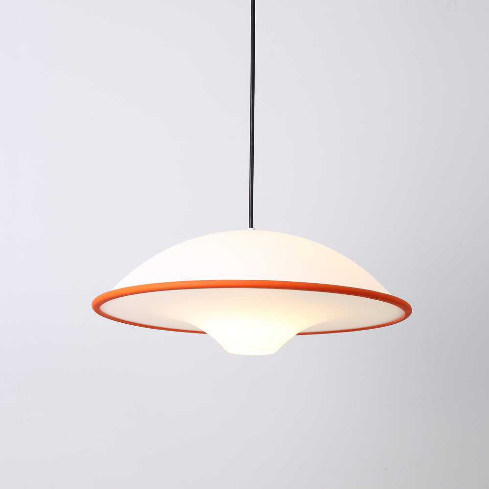Novara | Minimalistisk UFO pendellampe med svart kant