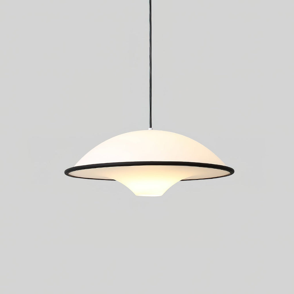 Novara | Minimalistisk UFO pendellampe med svart kant