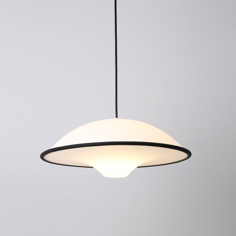 Novara | Minimalistisk UFO pendellampe med svart kant