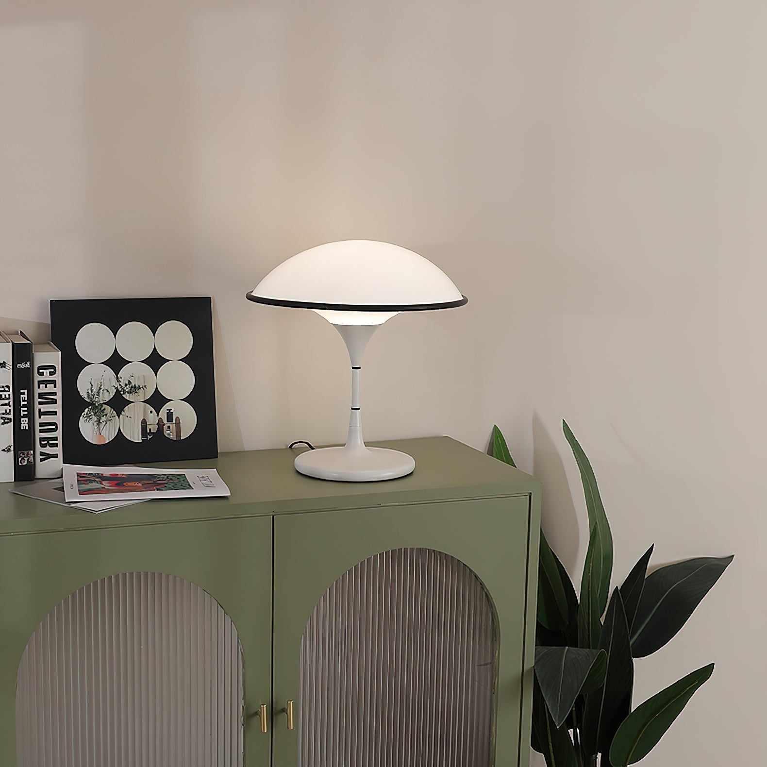 Marinella Dome Bordlampe med Svart Kant og Akryl