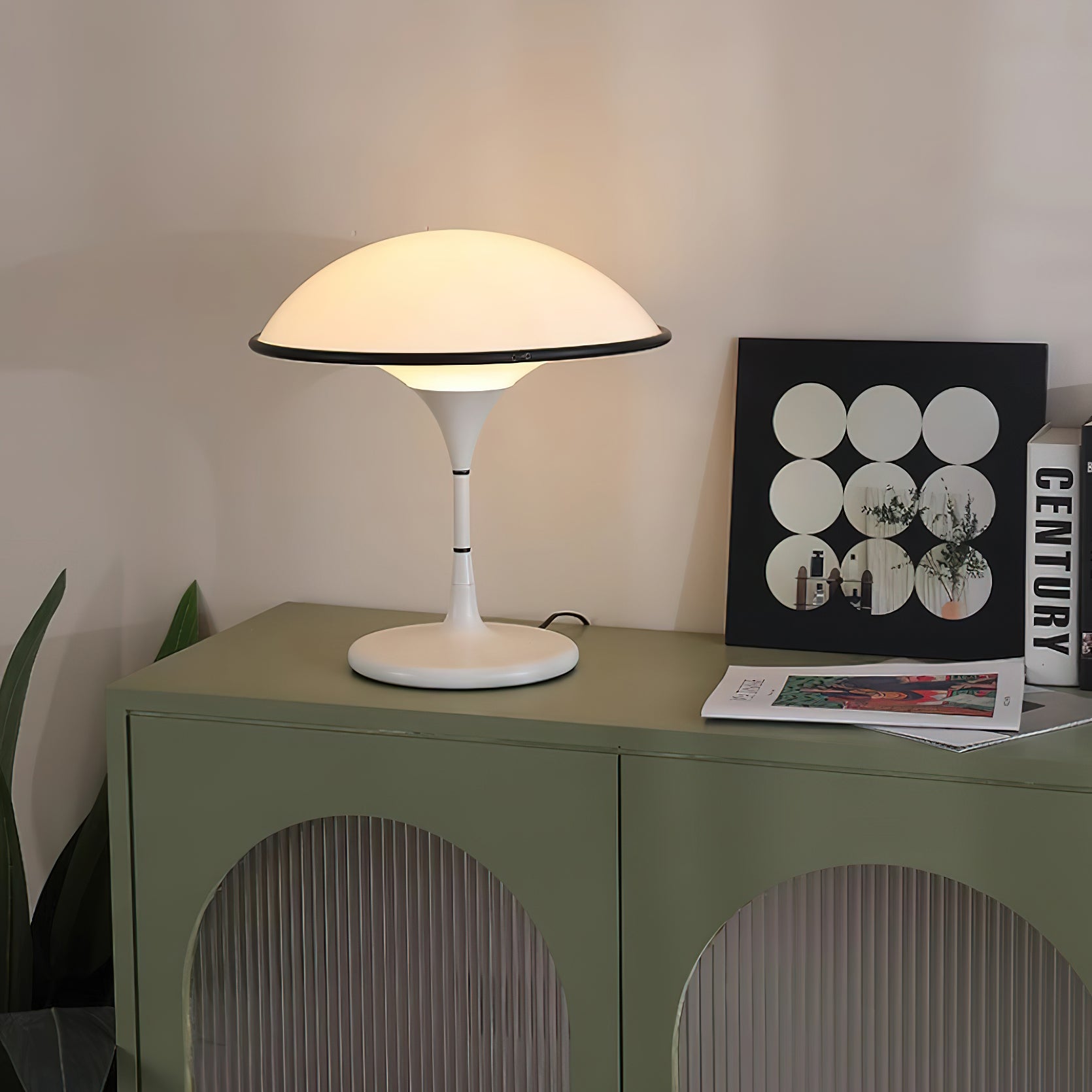 Marinella Dome Bordlampe med Svart Kant og Akryl