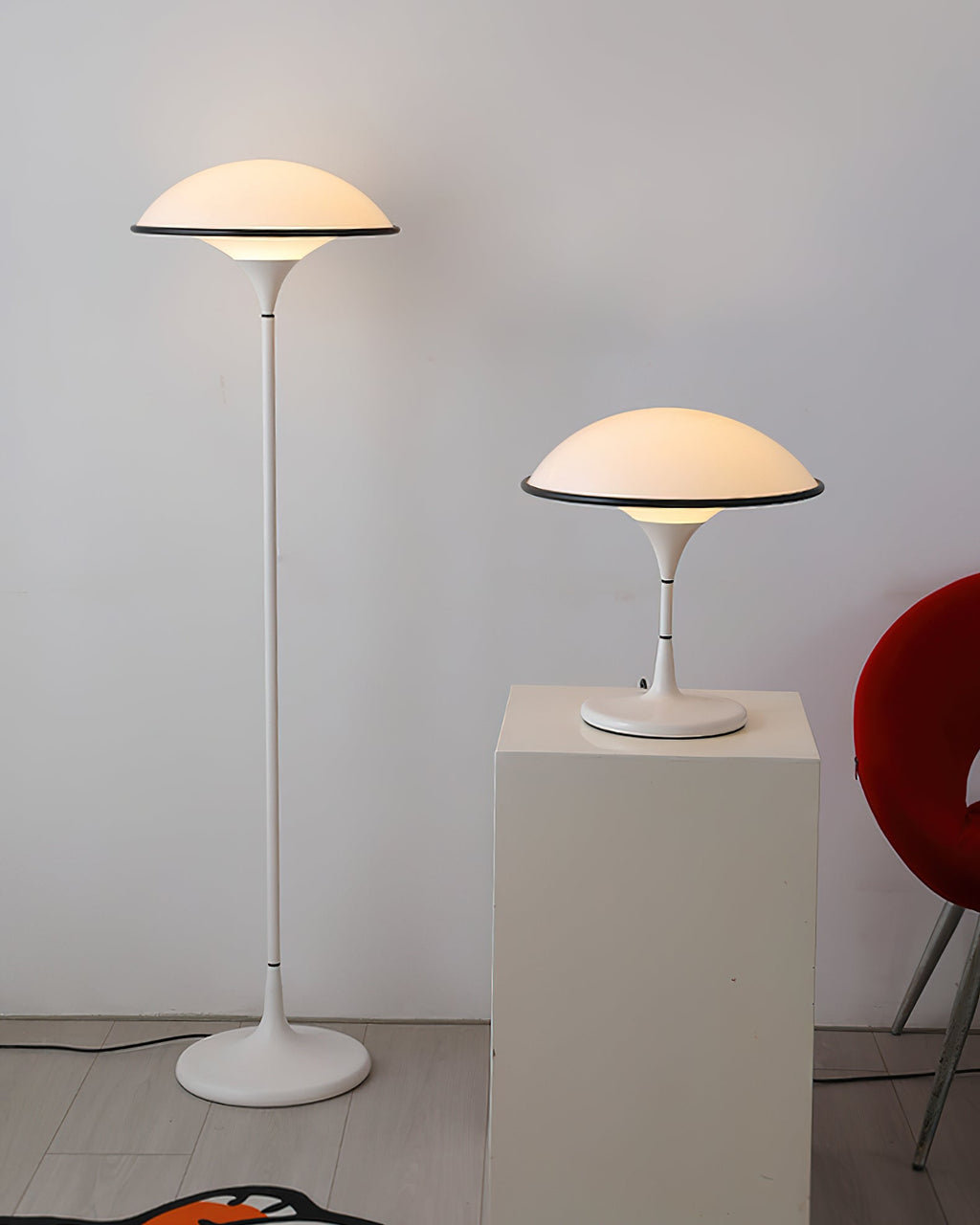 Marinella Dome Bordlampe med Svart Kant og Akryl