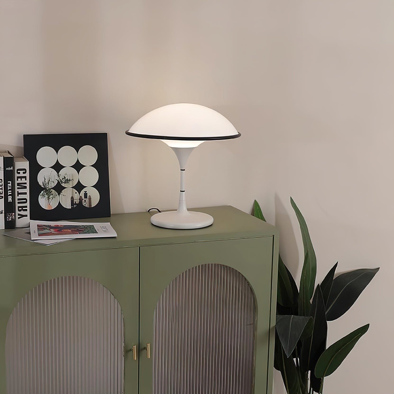 Marinella Dome Bordlampe med Svart Kant og Akryl
