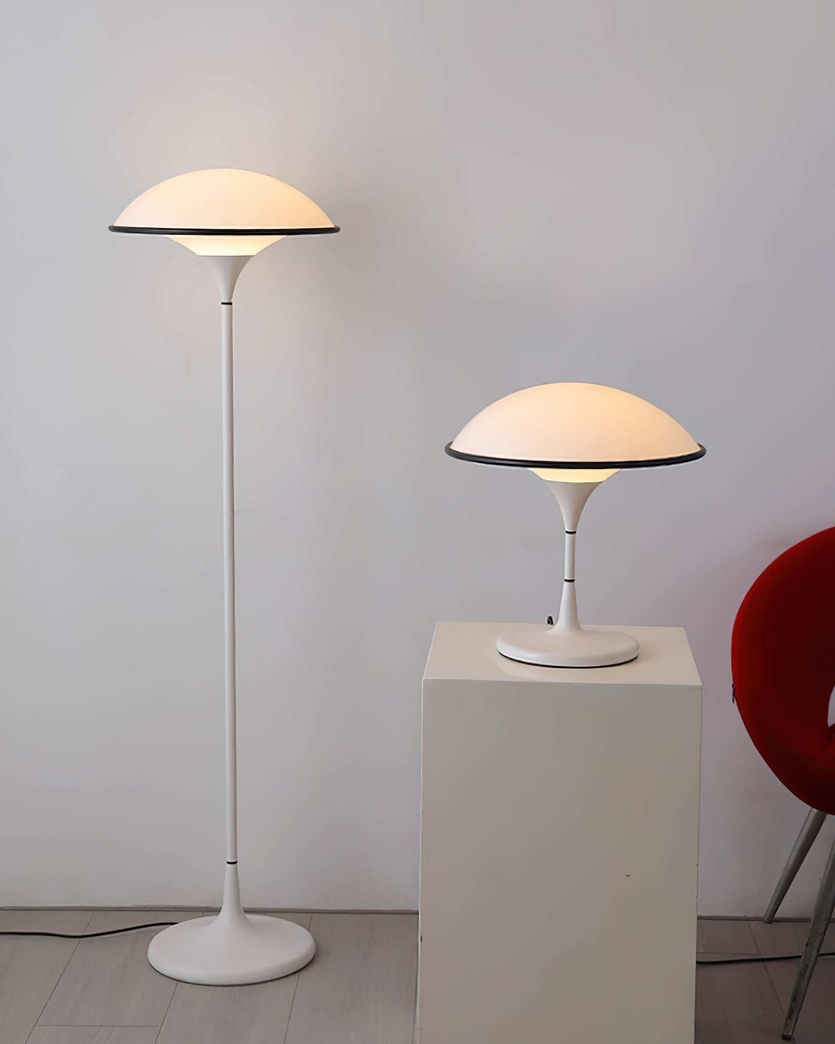Marinella Dome Bordlampe med Svart Kant og Akryl