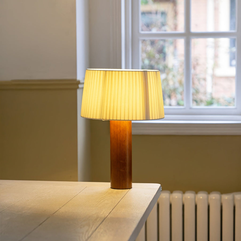 LumiOak Bordlampe med Varm Stoffskjerm og Trebase