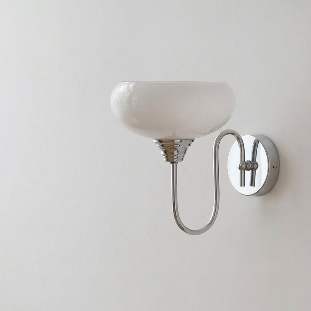 Vegglampe i kremfarget glass, moderne design, 12 x 8 tommer