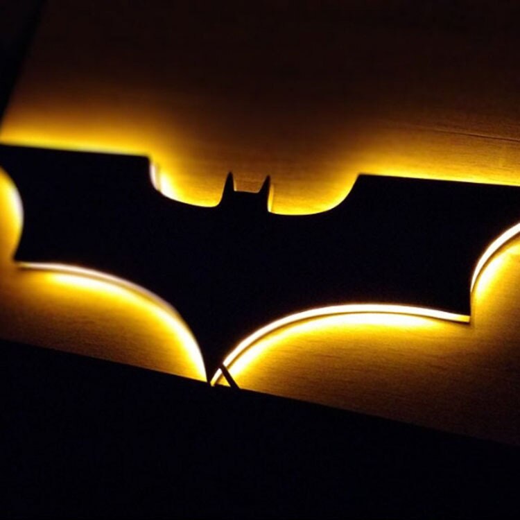 Luz de pared LED de Batman con control remoto inalámbrico y cambio de color