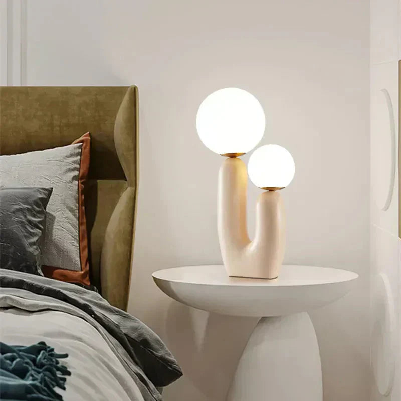 AuroraLume bordlampe med doble G9 LED-pærer og opp/ned skjerm
