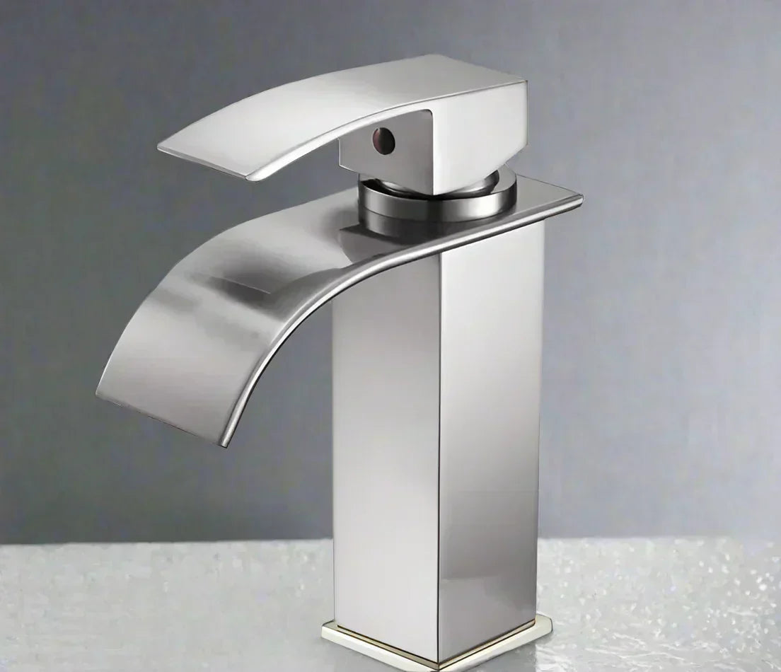 Nexa Baterie Cascadă Neagră Mixer Modern pentru Chiuvetă de Baie