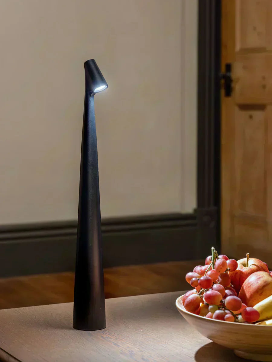 Nordisk sladdlös LED-bordslampa för läsning och matbordet