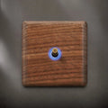 Interruttore in legno di noce dallo stile retrò con indicatore LED WalnutSwitch