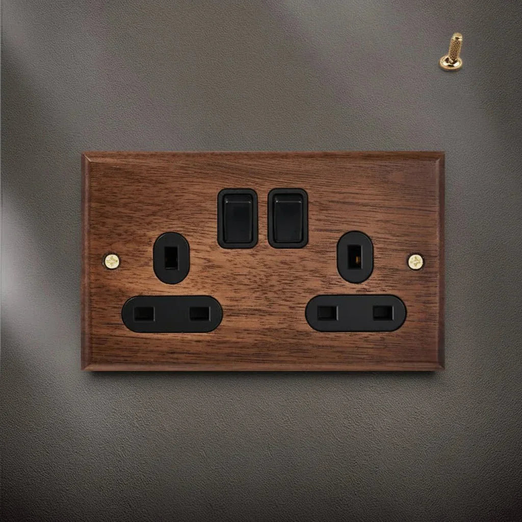 Interruttore in legno di noce dallo stile retrò con indicatore LED WalnutSwitch