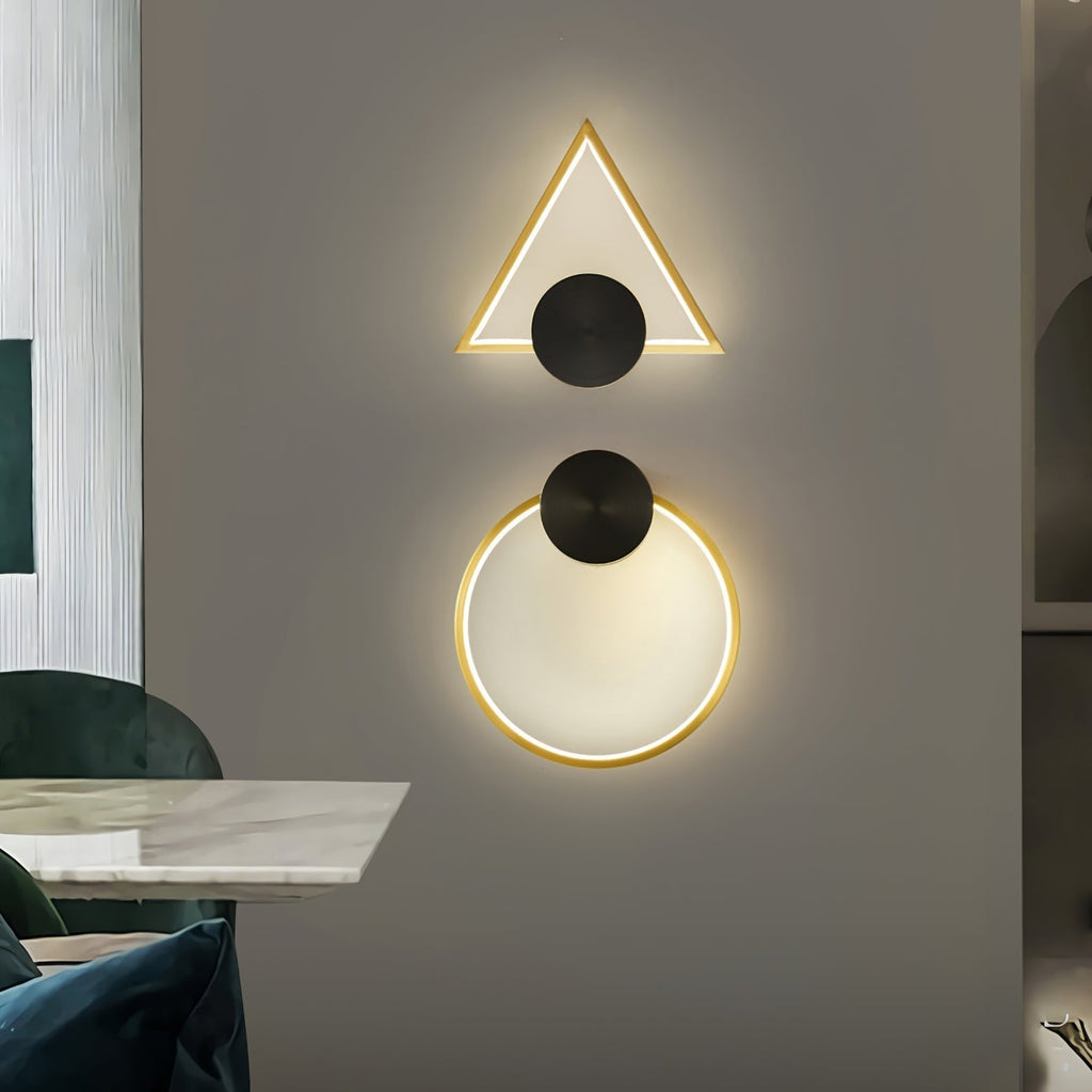 LumiForm | Slank Geometrisk Vegglampe for Moderne Rom