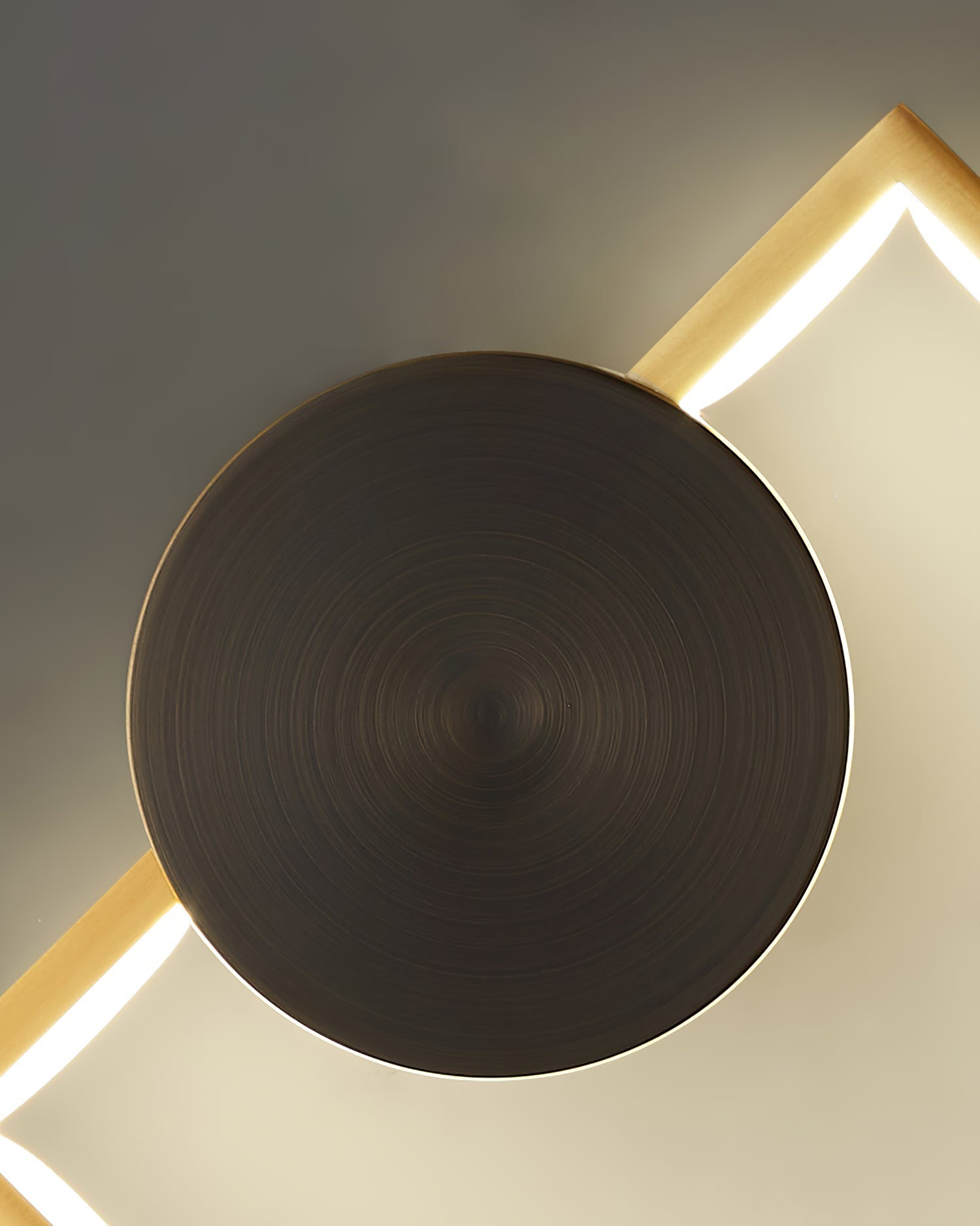 LumiForm | Slank Geometrisk Vegglampe for Moderne Rom