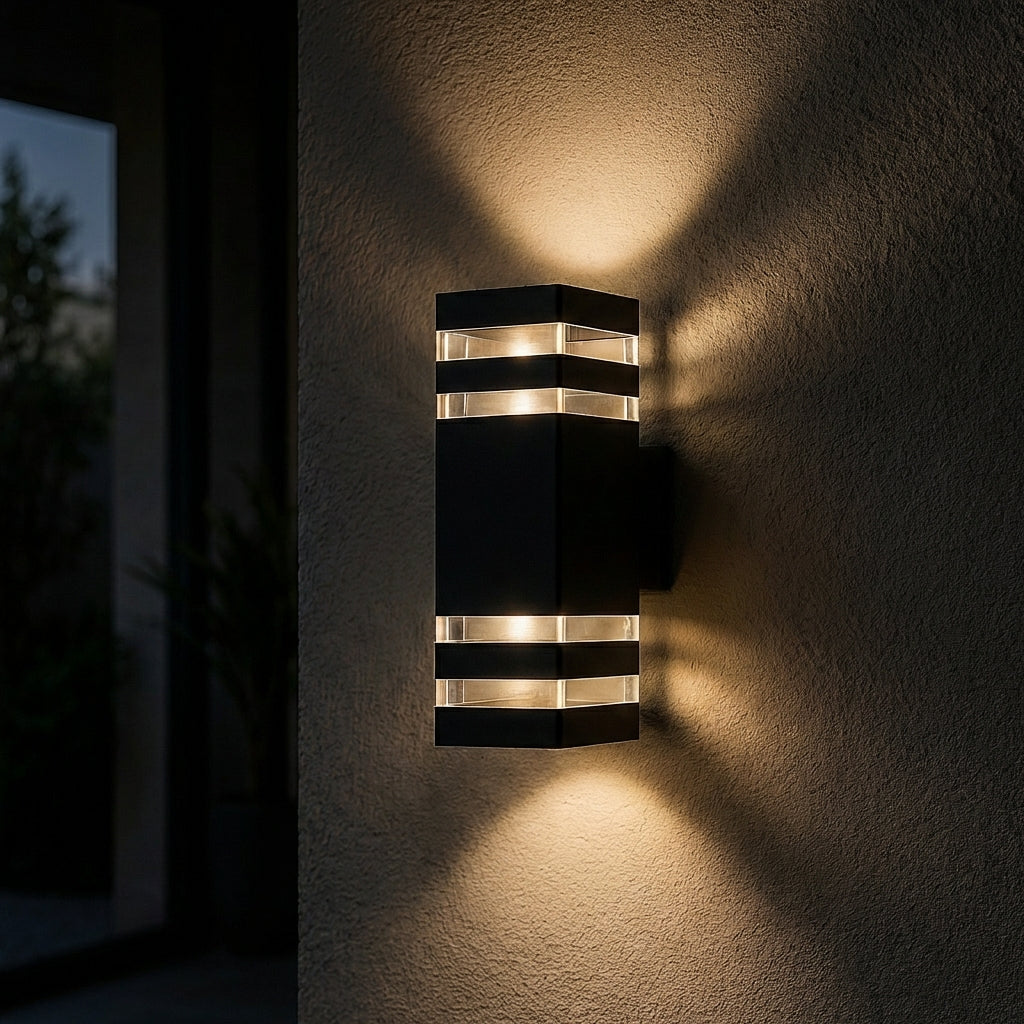 NovaLume utendørs vegglampe med lys opp og ned