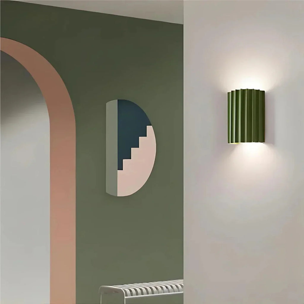 Candeeiro de Parede em Resina às Riscas com Luminária LED Individual para Ambiente
