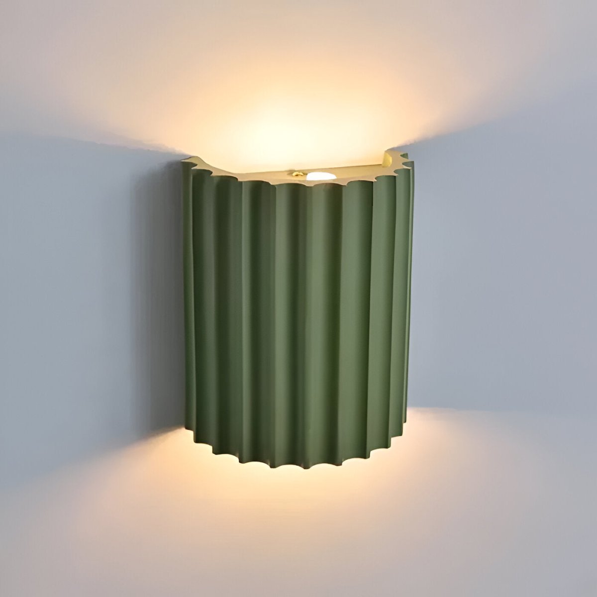 Candeeiro de Parede em Resina às Riscas com Luminária LED Individual para Ambiente