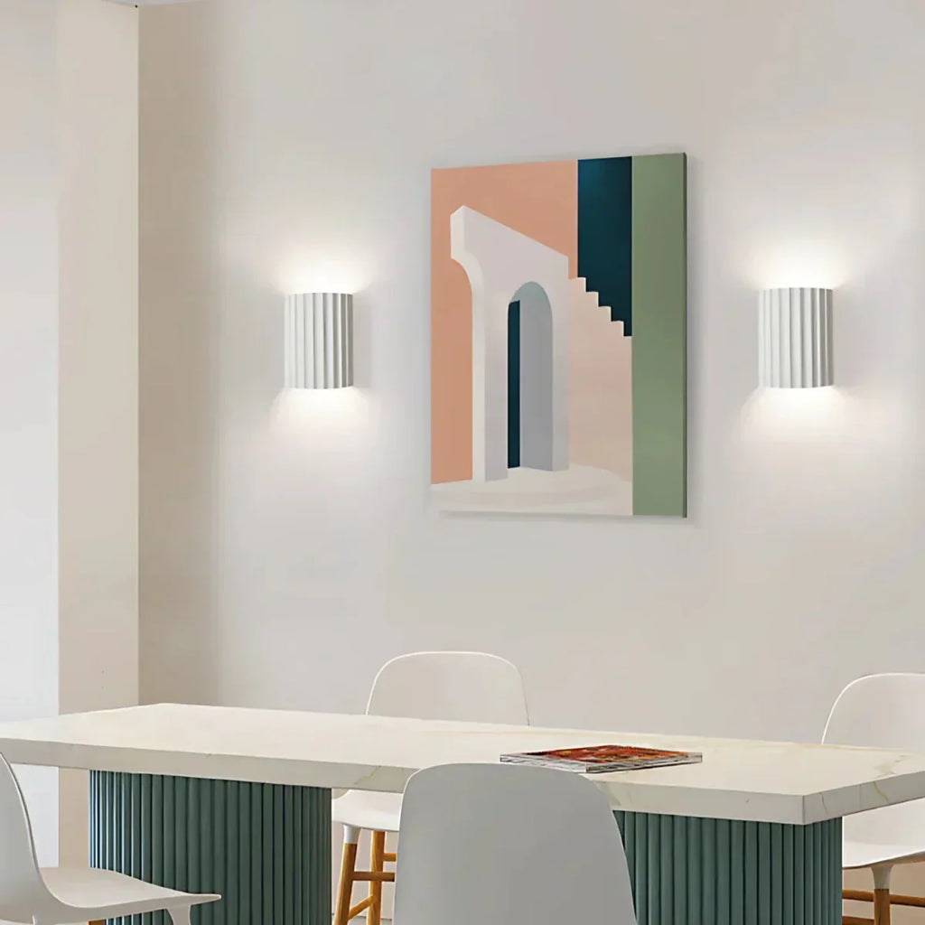 Candeeiro de Parede em Resina às Riscas com Luminária LED Individual para Ambiente