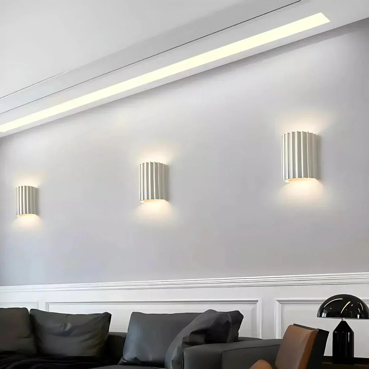 Candeeiro de Parede em Resina às Riscas com Luminária LED Individual para Ambiente