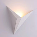 LED vegglampe for stue eller gang | Moderne trekantet design