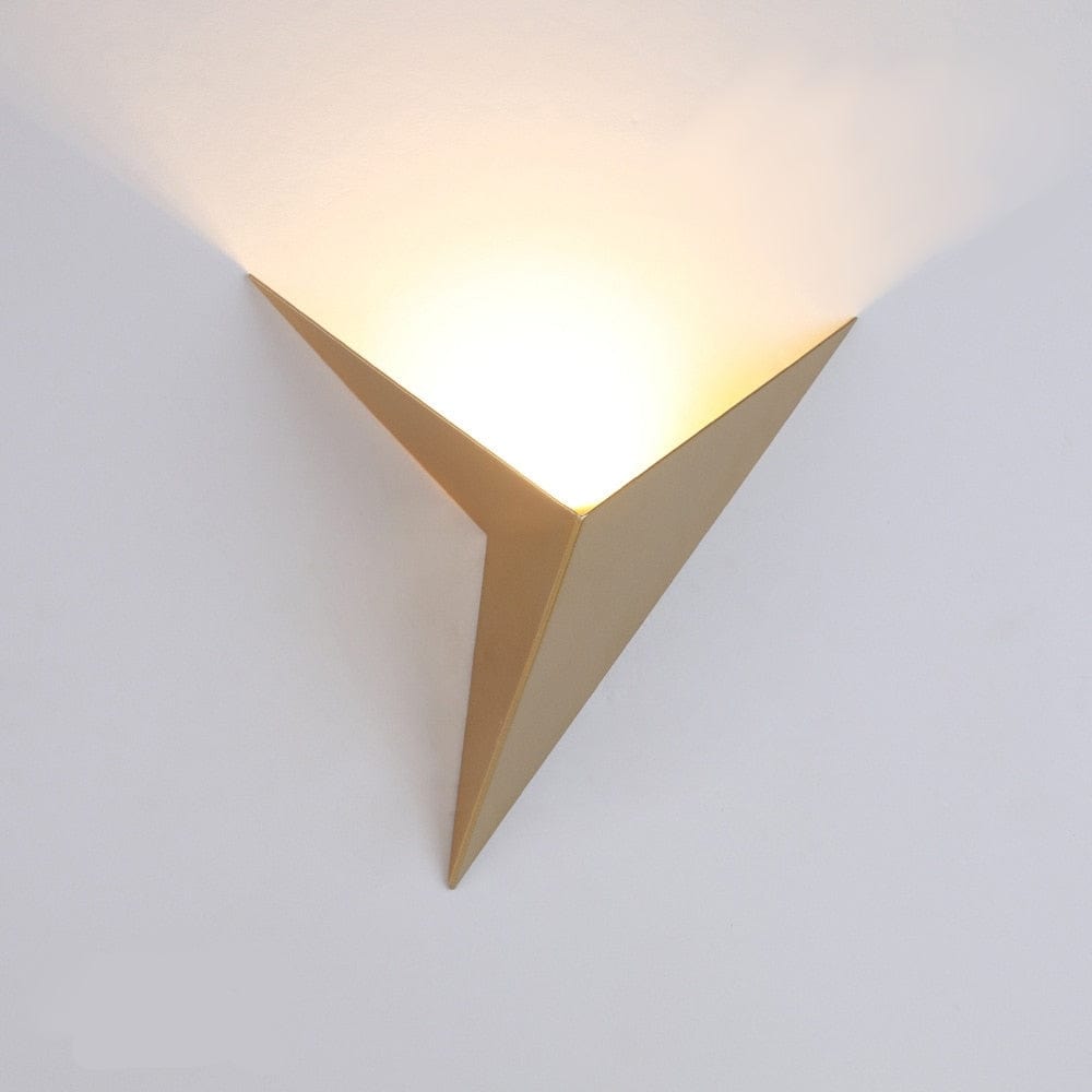 LED vegglampe for stue eller gang | Moderne trekantet design