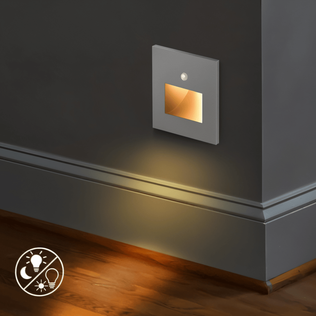 NovaGlow LED vegglampe med bevegelsessensor for sikre trapper og ganger