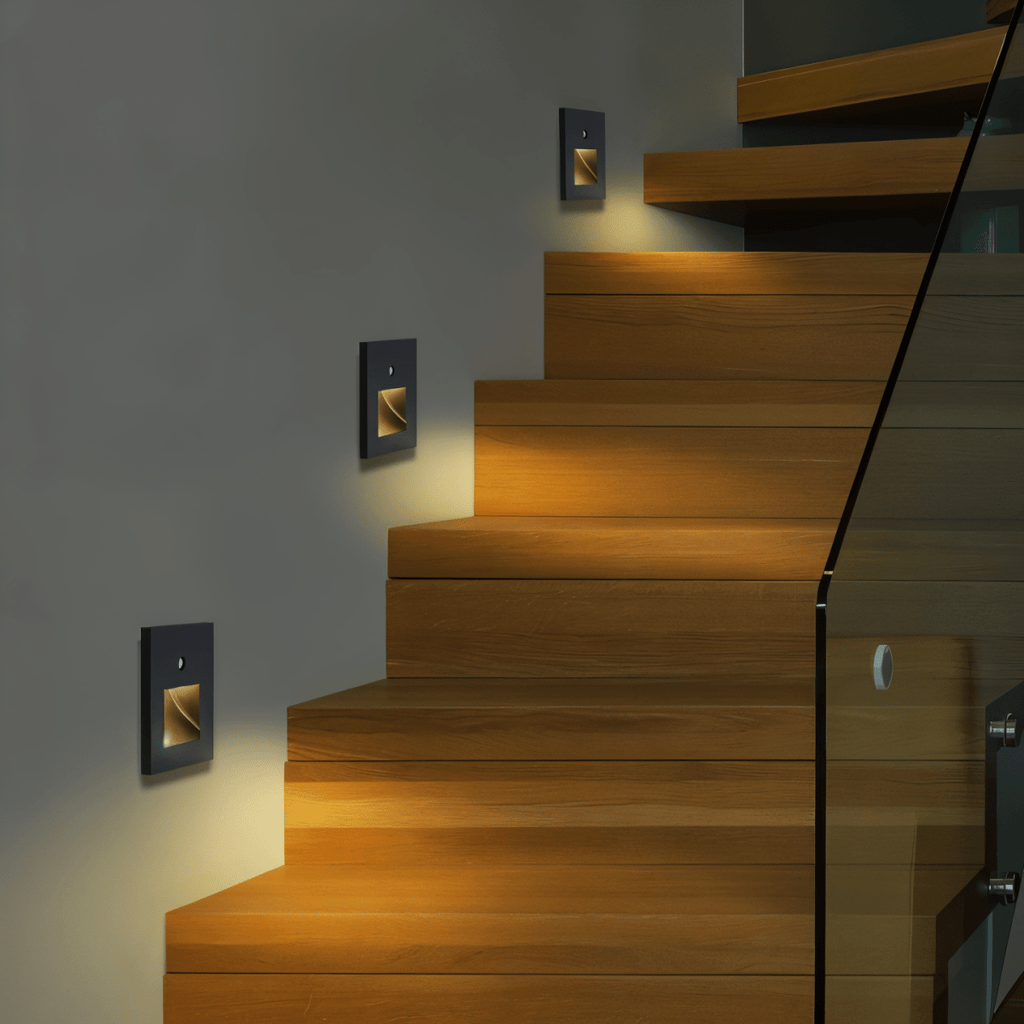 NovaGlow LED vegglampe med bevegelsessensor for sikre trapper og ganger