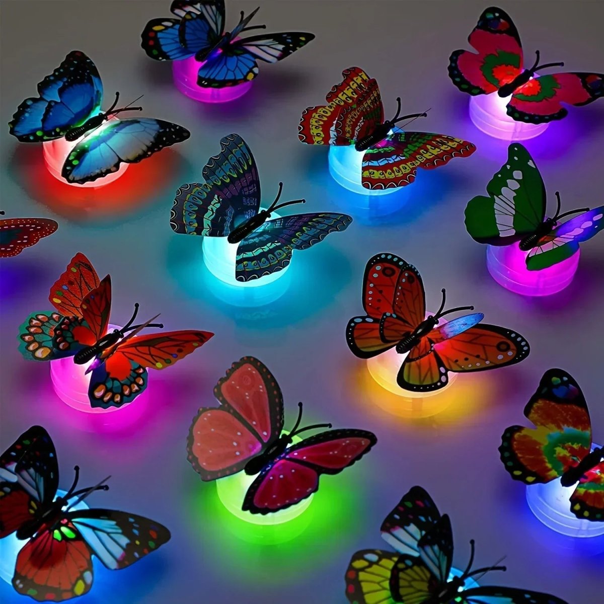Autocolant de perete fluture 3D cu LED LumaWisp pentru iluminat ambiental de noapte