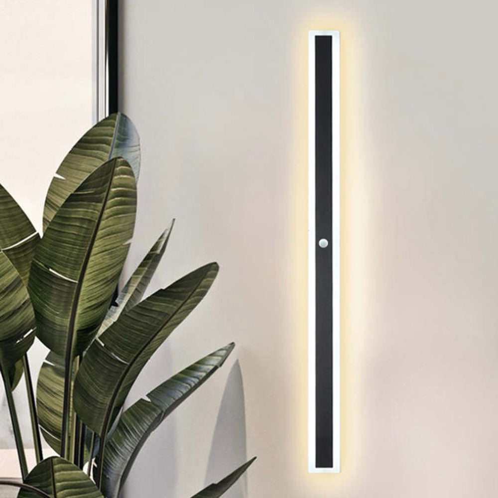 Elora Linear Exterior Wall Light | Orntli