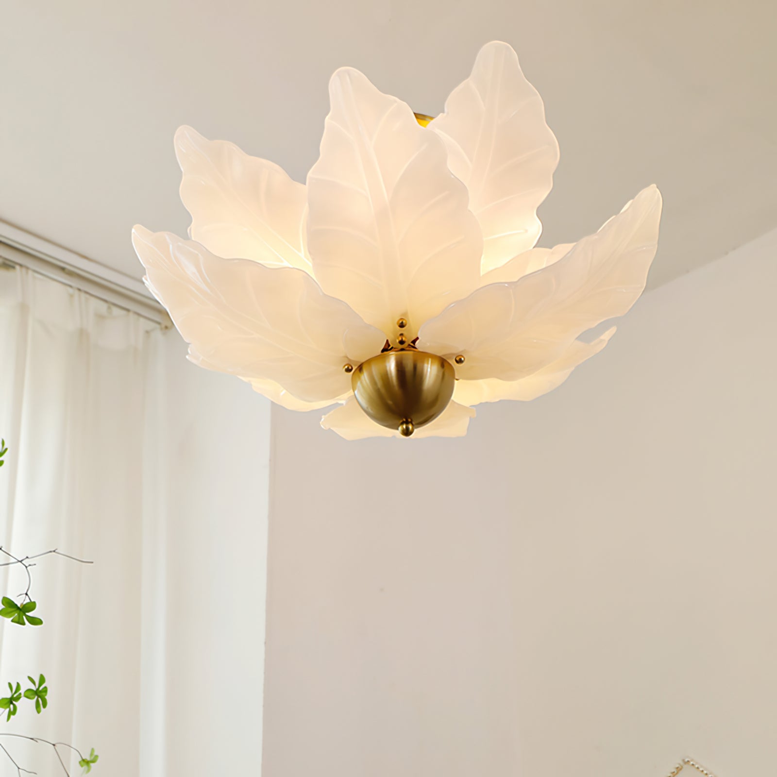 LumaVine Plafonnier avec abat-jour en verre en forme de feuille et lumière douce